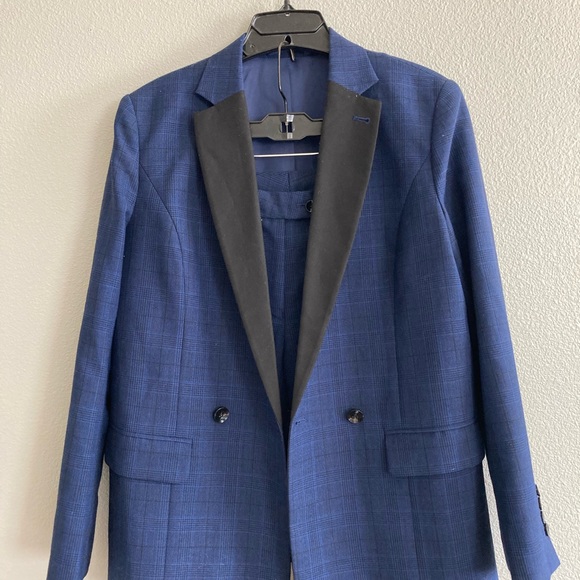 9|Tailor Women’s Tuxedo Suit - Picture 4 of 6